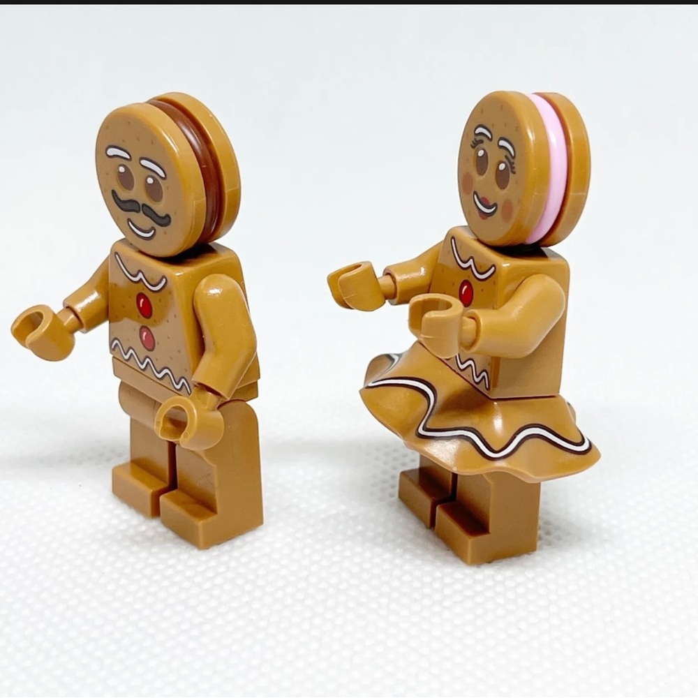Lego Gingerbread Family Minifigures - Picture 4 of 5